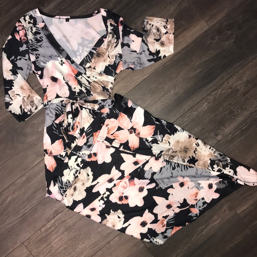 Floral maxi dress. Size small.